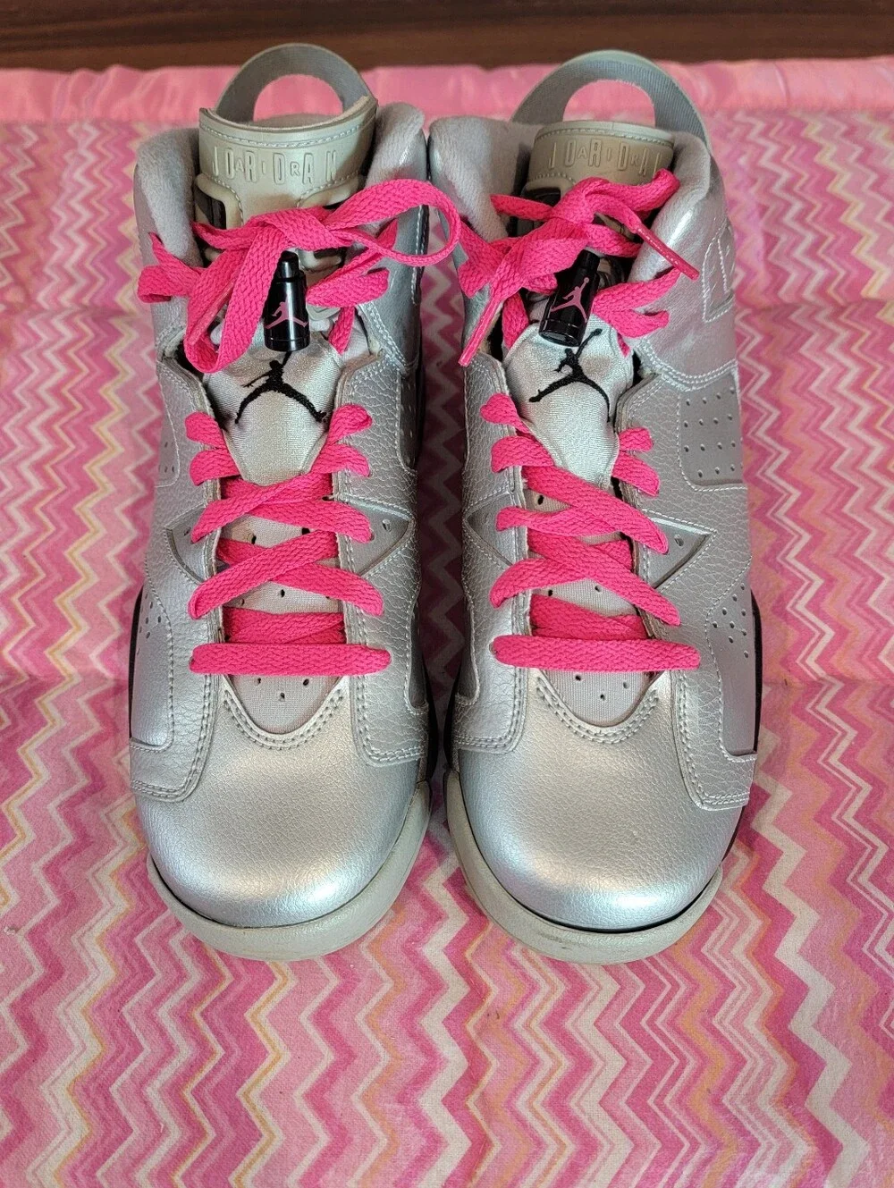 Air Jordan 6 Retro GS Valentine's Day 2014 Metallic Silver Pink Size 7Y